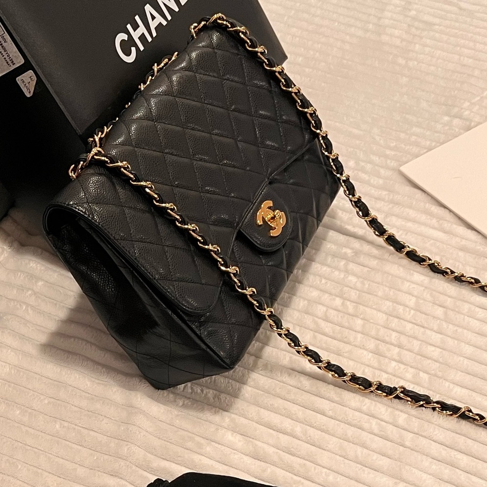 Chanel Jumbo Single Flap - Picture 4 of 16